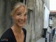 Blonda invatata cum sa suga pula