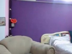 Blonda tanara ne arata ca are un corp demential