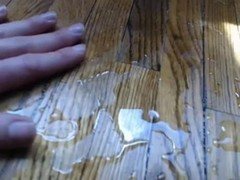 Isi largeste pizda cu un dildo urias