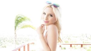 Adolescenta inocenta se fute ca o adevarata pornista