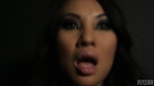 Frumoase si singure se satisfac reciproc