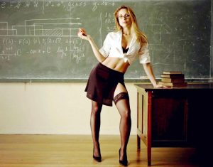 Profa de romana fututa de un elev de clasa a 12