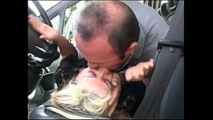 Ramasa in pana si abuzata pe camp de taran cu pula mare