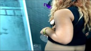 Film porno cu lesbiene mature la dus care poarta masti pe fata