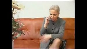 O prinde sotul cu amantul in casa si o fut amndoi – xxx romanesc