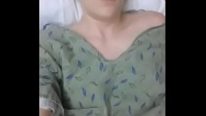 De la pastile se excita si se masturbeaza in salonul unde e internata