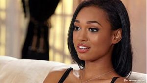 Devine stripperita dupa un show incendiar la webcam