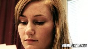 Barbat matur plateste adolescenta pentru muie pasionala