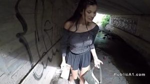 Romanca autostopista fututa in Barcelona de taximetrist