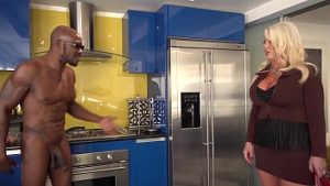 Isi ajuta fetita nimfomana sa satisfaca negru dotat