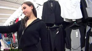 Se alege cu un sacou foarte scump in schimbul unui futai