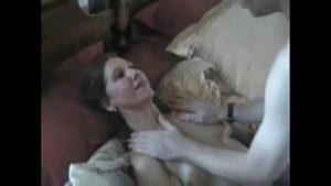 Fisu isi da drumu in gura lu maicasa si dupa o pupa