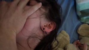 Pacalita se trezeste cu toata pula in gaoaza incercand sa scape