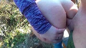 Misto partida de amor in parcul din spatele blocului