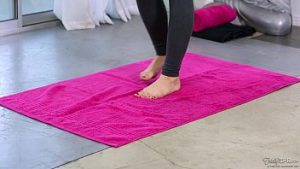 Culturist supt de tanara dornica de sperma dupa masaj relaxant