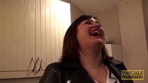 Vecina grasuta venita seara in vizita vrea sex BDSM