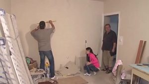 Cand e singurica acasa se fute in draci neprotejat cu oricine