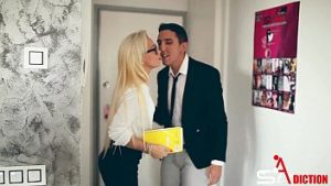 Contract de munca semnat si rasplatit cu sex de calitate