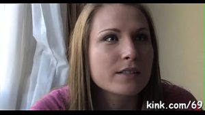 Smecheras de cartier penetreaza noaptea o pustoaica cu fund beton