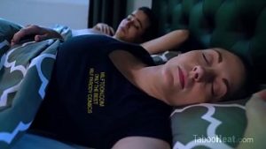 Intretine relatii sexuale cu mama excitata si umpluta de sloboz