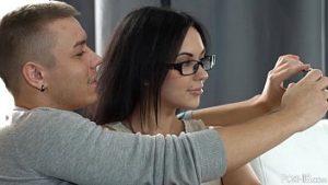 Tandra si pasionala iubita frumoasa geme de placere la sex anal