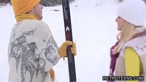 Invatata sa schieze ofera instructorului o partida fierbinte de sex