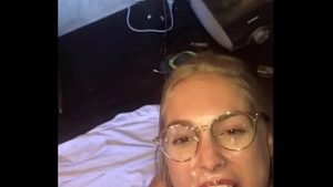 La camin e vizitata si fututa in gura de tatal vitreg cu multa sperma