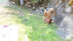 Sex la inaltime langa lac cu gagica buna de pula