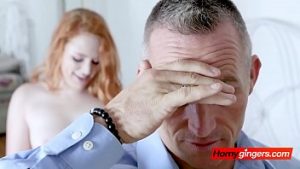 Fute pustoaica cu parul roscat si pizda stramta buna de pula