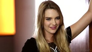 Tipe frumoase isi saruta buzele pizdelor si se ling pasional