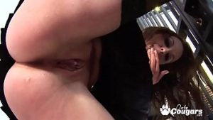 Politista tarfa suge pula si se fute cu barbatii din celula