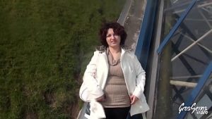 Curva romanca se fute pe bani si iubeste sperma