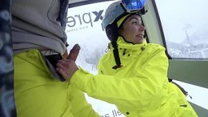 Face muie inainte sa ajunga pe partia de sky