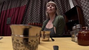 Sex oral facut de femeie matura chelnerului in restaurant