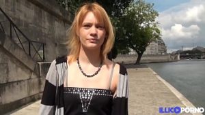Anna la Paris suge pula pe strada si face sex in masina