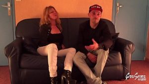 Tanar dominat si futut de stripteuza matura