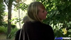 Mathilde platita pentru sex anal in cur