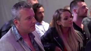 O tarfa e fututa in grup la o licitatie