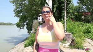 Anissa are sani mari si primeste muie si sex pe centura