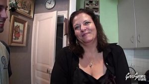 Matura Veronica primeste pula in cur de la un tanar