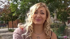 Lola matura platita pentru sex