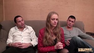 Carolina o femeie urata de la tara platita pentru sex