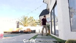 Prinsa la orgasm cu degetele in pizda si fututa de amic