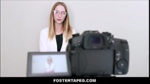 Blonda la casting XXX initiata de cuplu pervers