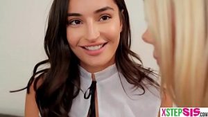 Blonda si bruneta frumoase de 19 ani impart pula unui tip