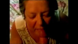 Film porno cu o matura romanca care suge pula