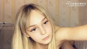 Scolarita de 18 ani la webcam suge pula brutal din 69
