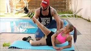 Face sex cu instructorul de Yoga