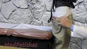 Doctor ginecolog filmeaza cu telefon cand isi fute pacienta