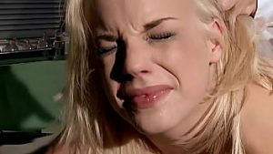 Asistenta Lara dominata sexual de doctorul pervers